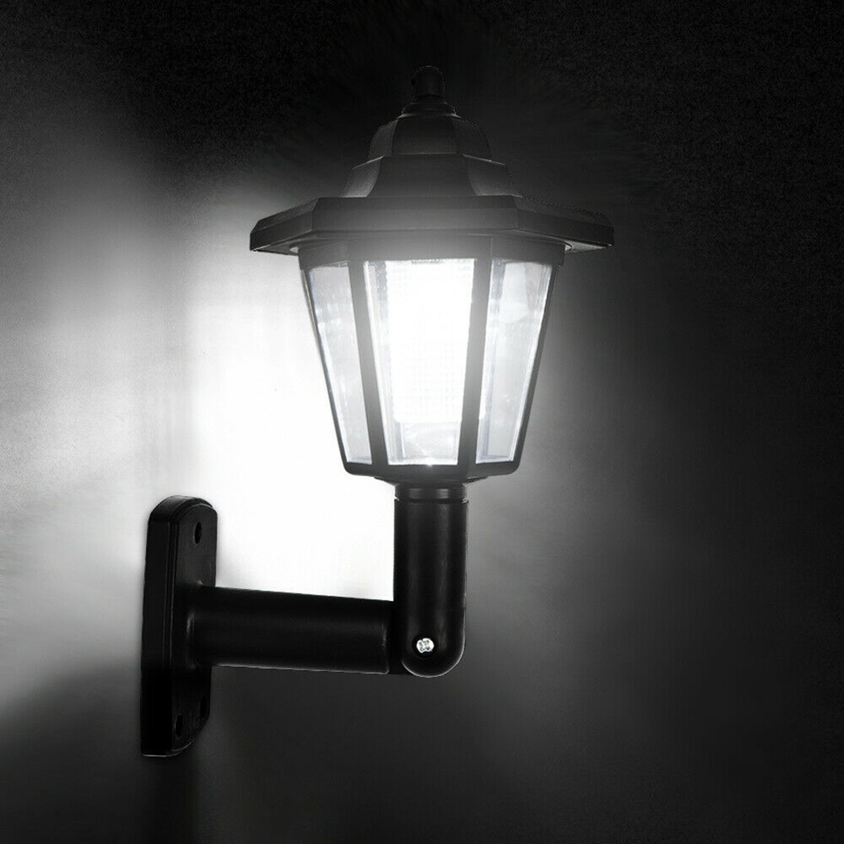【صفقة فلاش】4 × مصابيح LED تعمل - مراجعة Outdoor Power Deals وسعره